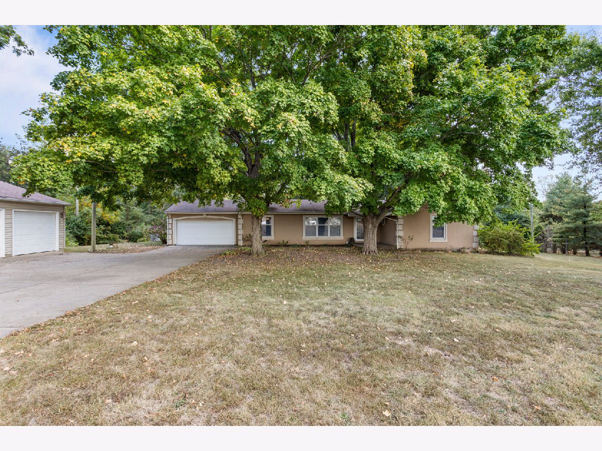  For Sale Monticello Illinois, 2073 Coyote Run Road