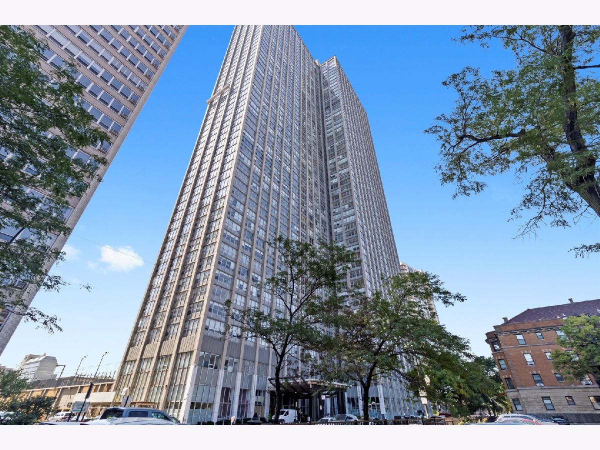 Condominiums For Sale Park Place Tower Chicago Illinois, 655 Irving Park Road