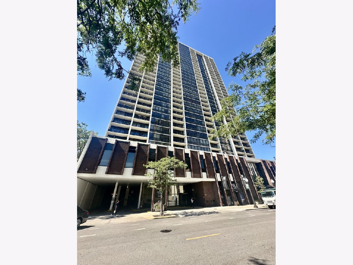 Condominiums Rented Americana Towers Chicago Illinois, 1636 Wells