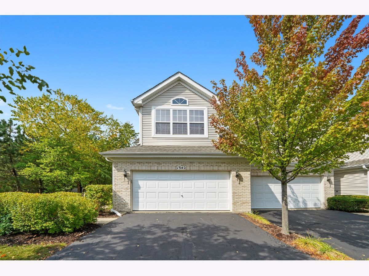 Townhomes For Sale Cloisters Schaumburg Illinois, 1342 Lunt Court