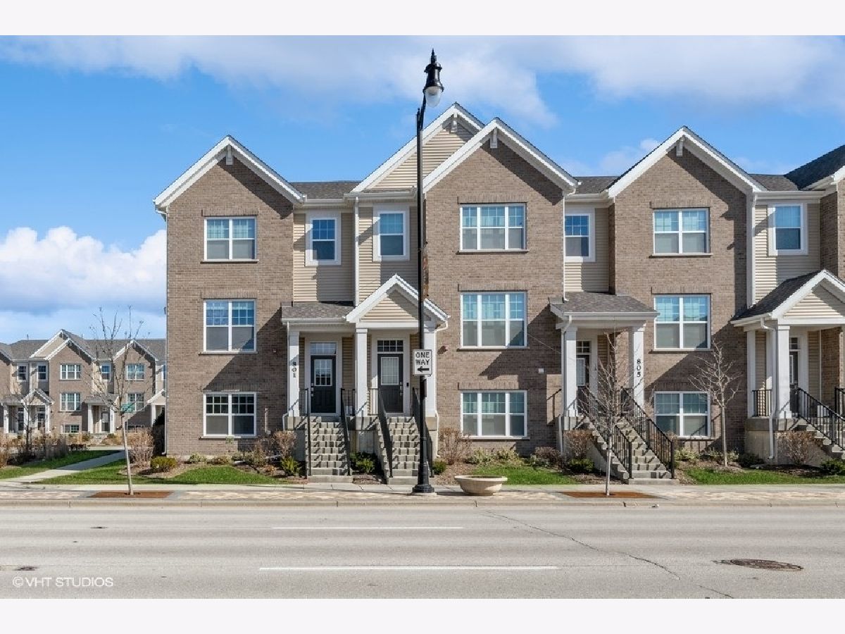  Rented Des Plaines Illinois, 801 Lee