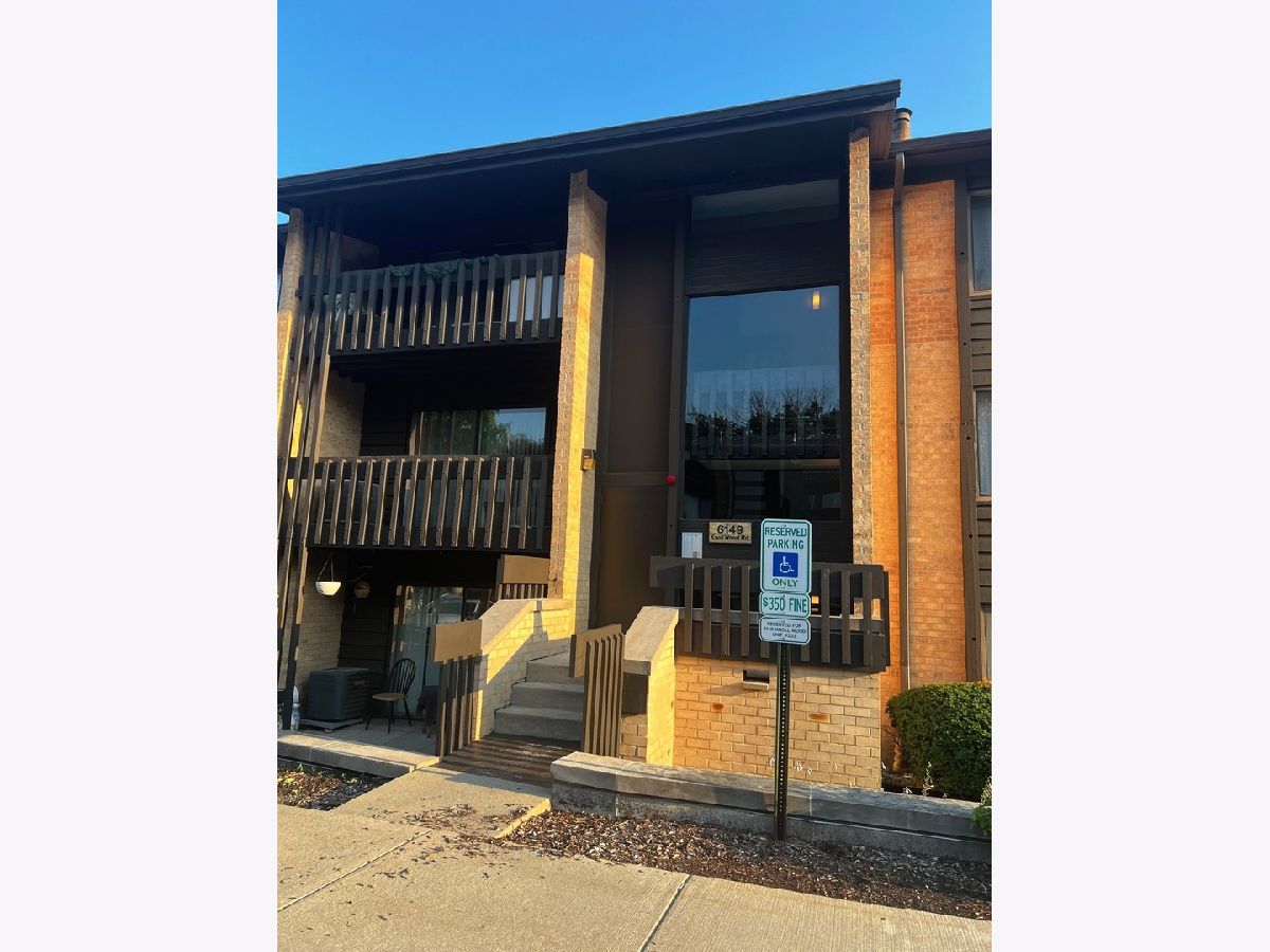 Rented Willowbrook Illinois, 6149 Knoll Wood