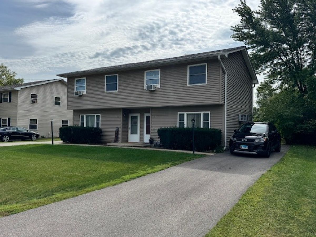 Homes & Condos & Townhomes For Sale Marina Terrace Oswego Illinois, 11-13 Anchor Road