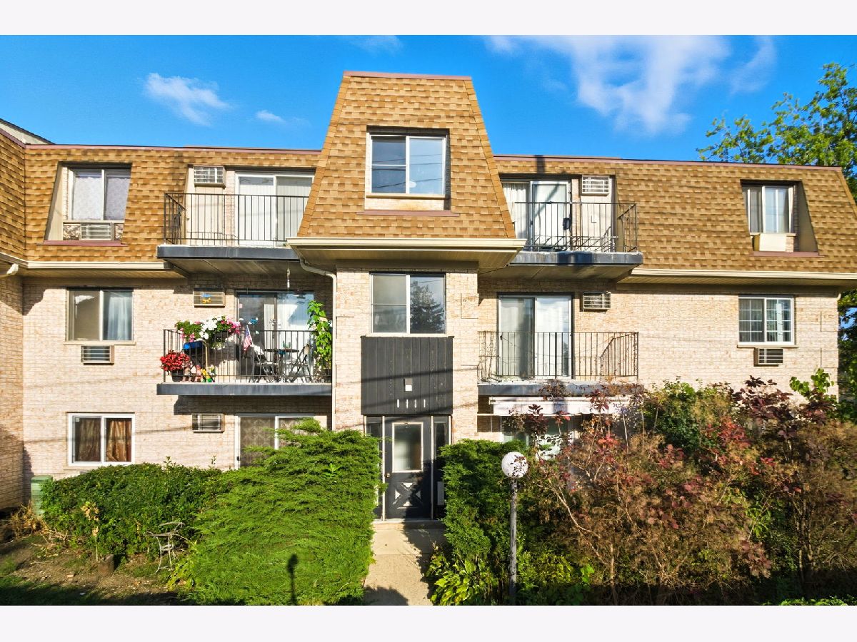 Condominiums For Sale Shorewood Glendale Heights Illinois, 1111 Bloomingdale Road