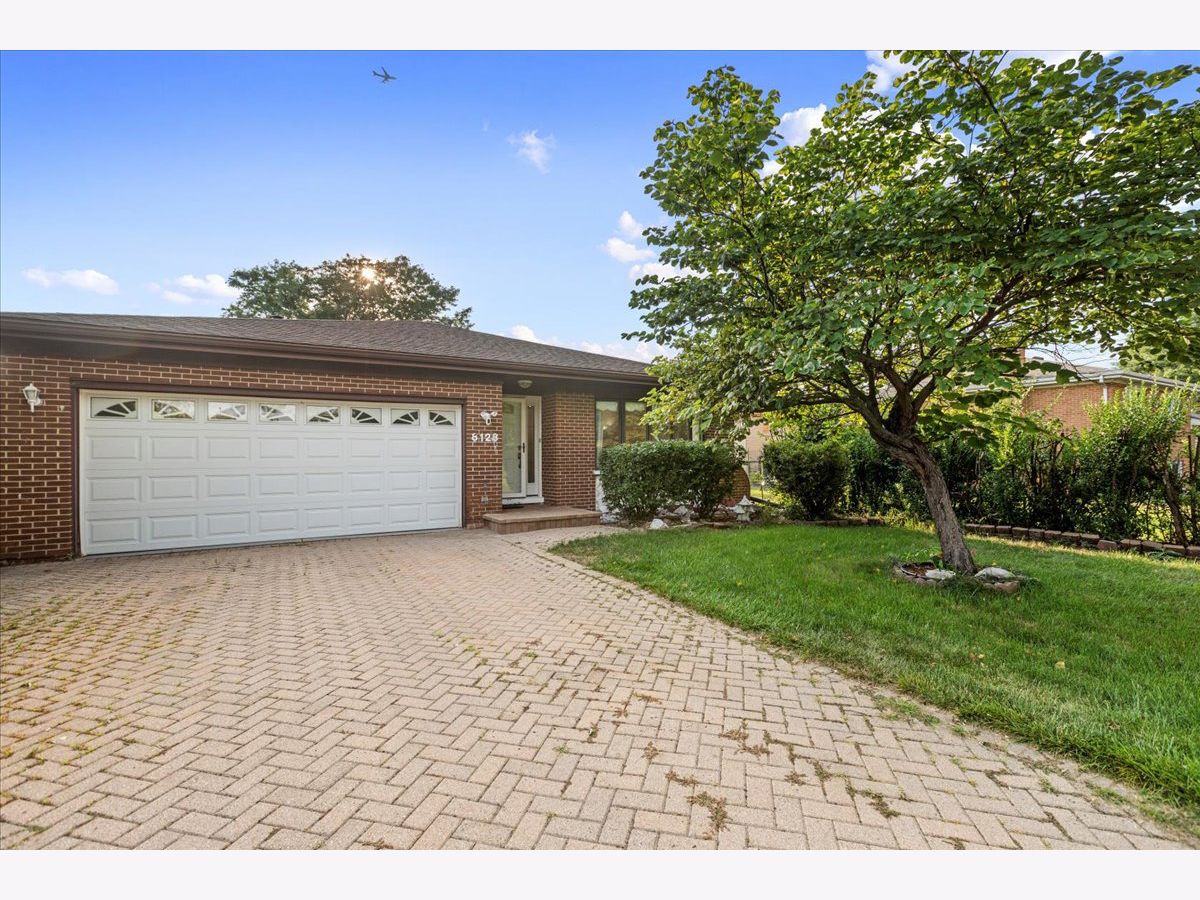 Rented Niles Illinois, 8128 Caldwell