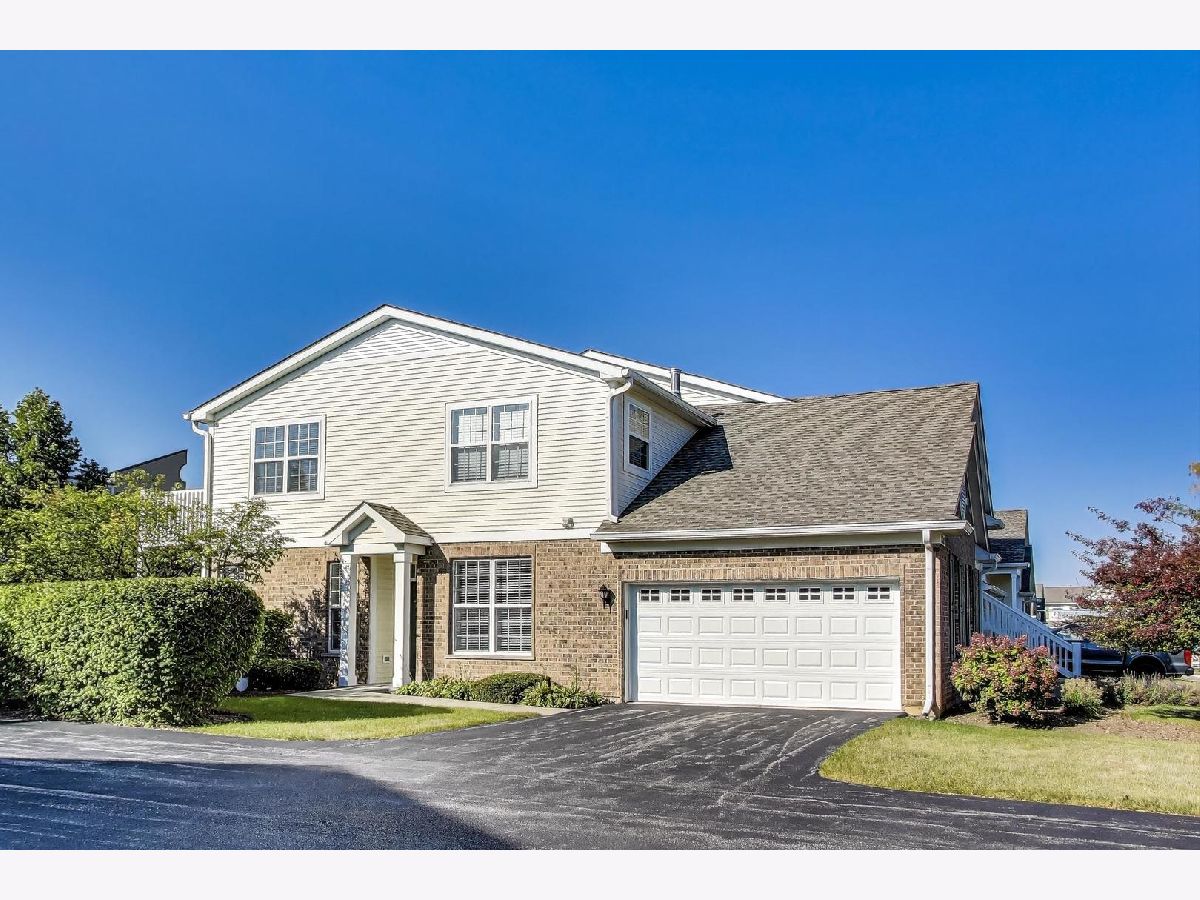 Townhomes & Condos For Sale Canterbury Place Algonquin Illinois, 2641 Christie Drive
