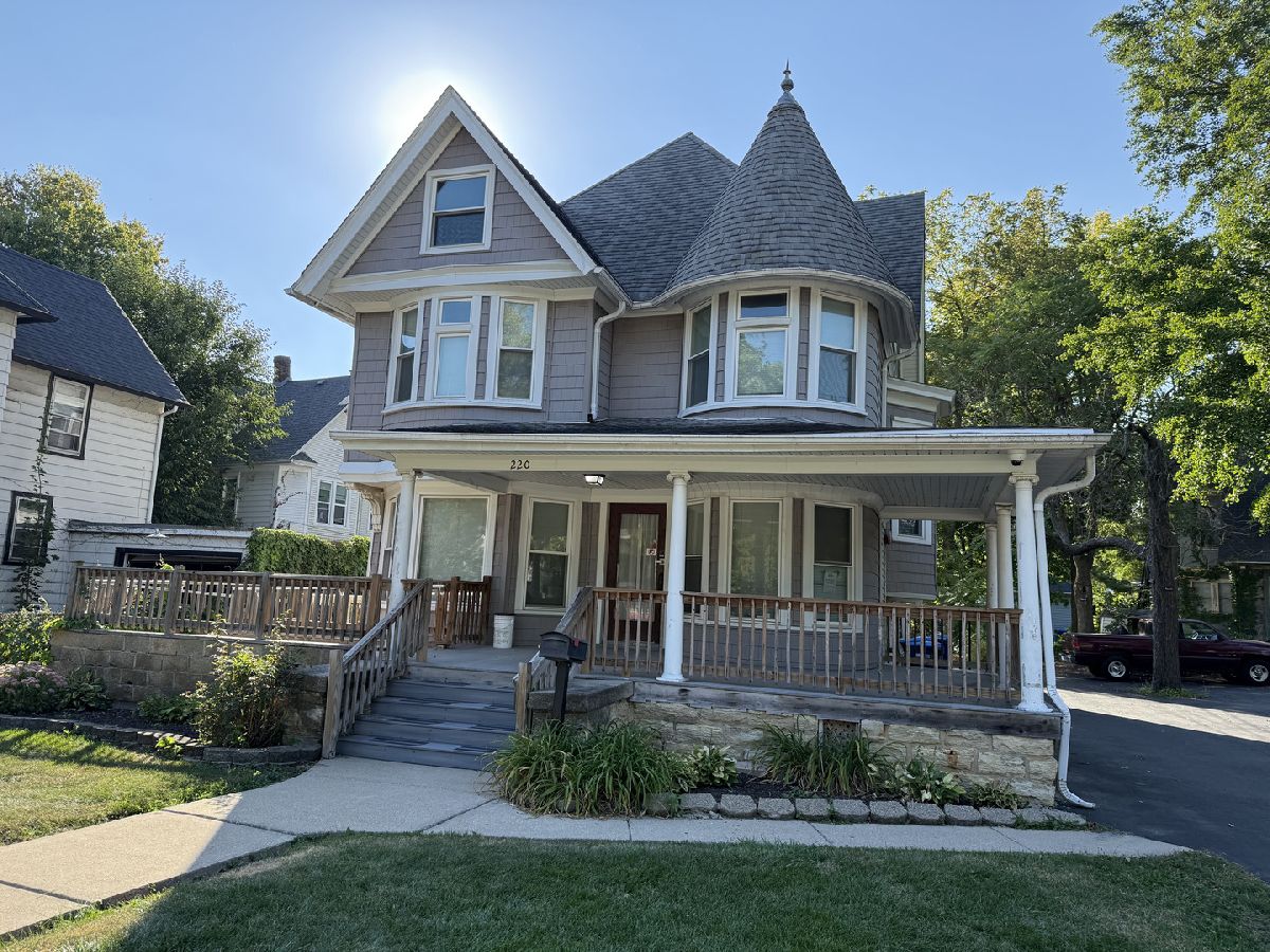 Rented Dekalb Illinois, 220 College