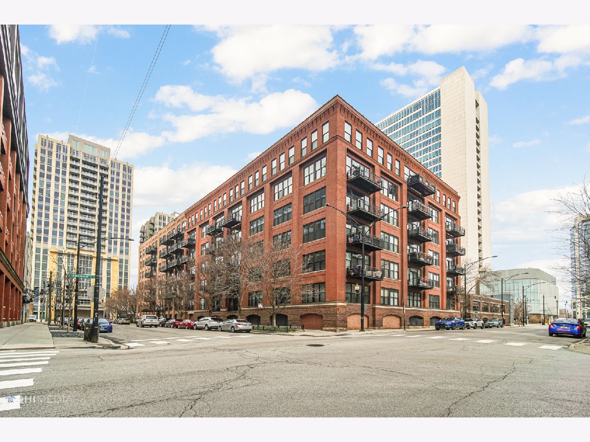 Condominiums For Sale River North Commons Chicago Illinois, 520 Huron Street