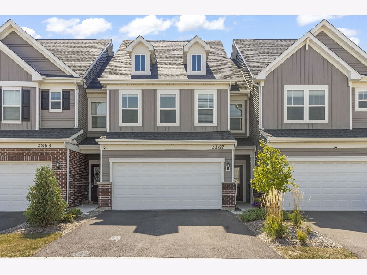 Condos & Townhomes & Homes For Sale Sawgrass Bolingbrook Illinois, 2267 Ryegrass Lane