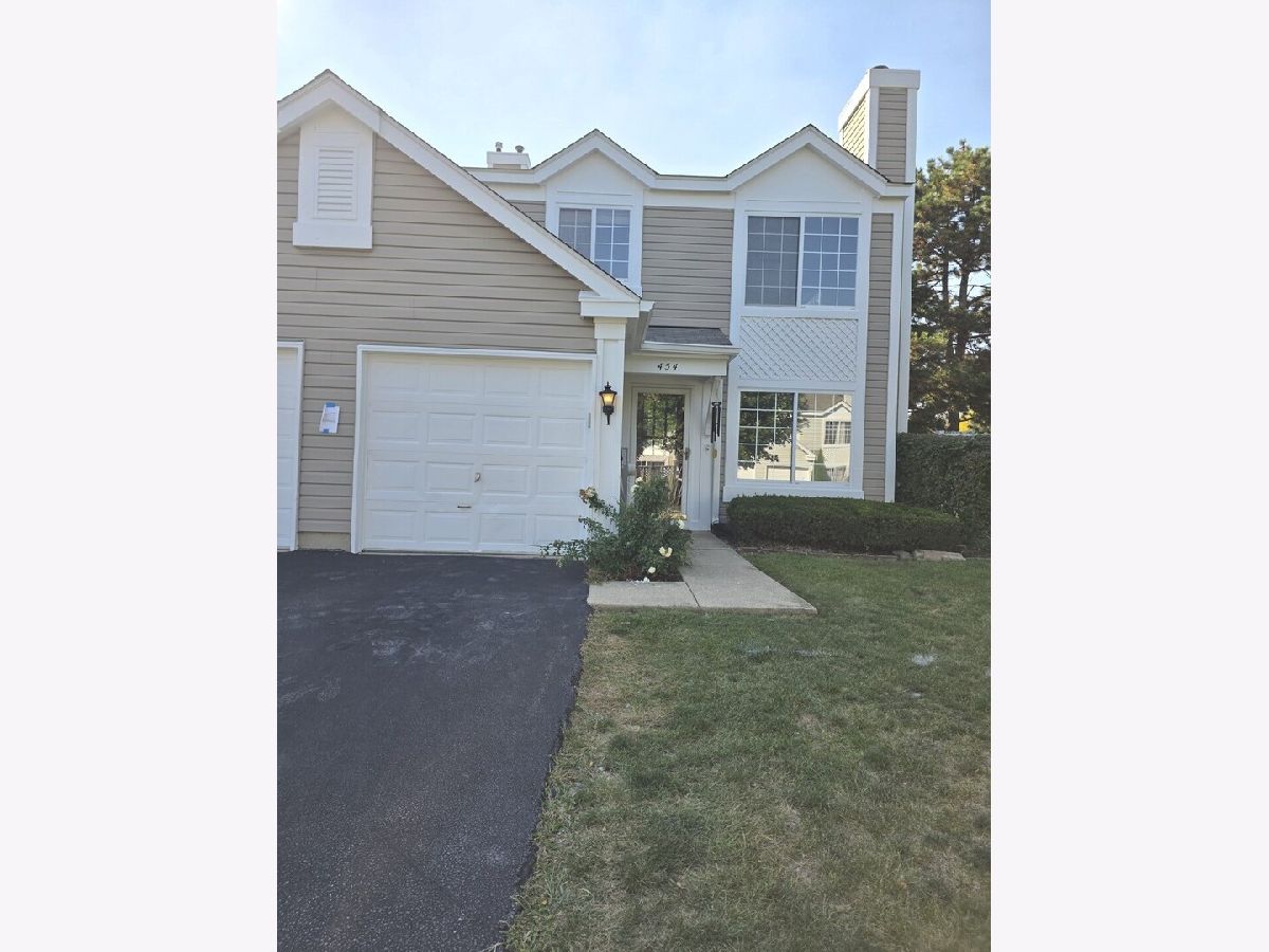 Townhomes & Condos Rented Liberty Square Aurora Illinois, 454 Paul Revere