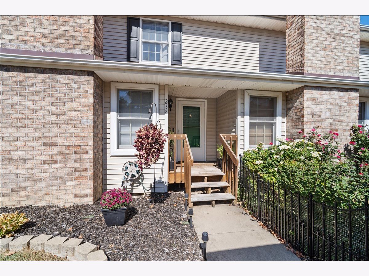 Condos & Townhomes & Homes For Sale Lakeview Normal Illinois, 903 Linden Street