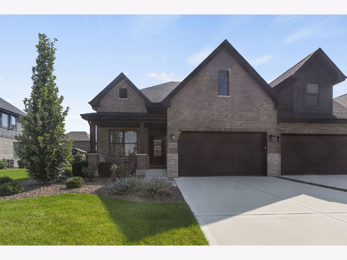  For Sale Lemont Illinois, 16500 Kayla Drive