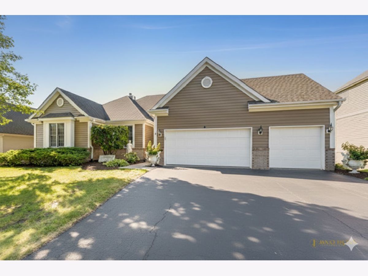 Homes & Condos & Townhomes For Sale Boulder Ridge Lake In The Hills Illinois, 6 Sherwood Court