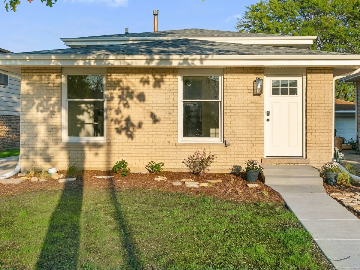  For Sale Country Club Hills Illinois, 18037 Edwards Avenue