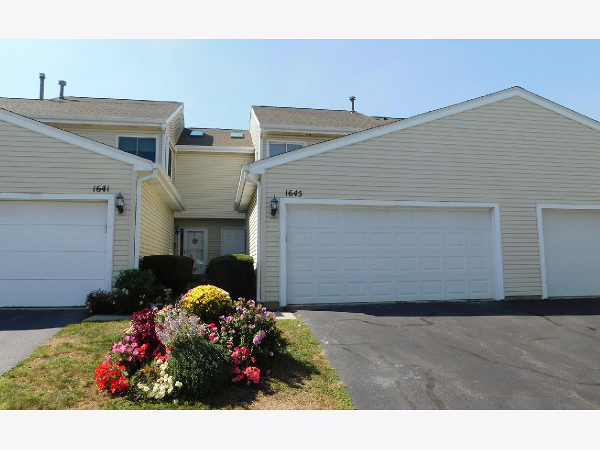 Homes & Condos & Townhomes Rented Cress Creek Naperville Illinois, 1645 Hilton Head