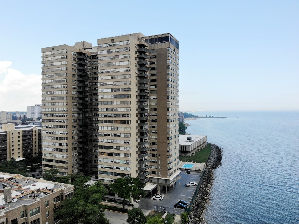  For Sale Chicago Illinois, 6301 Sheridan Road