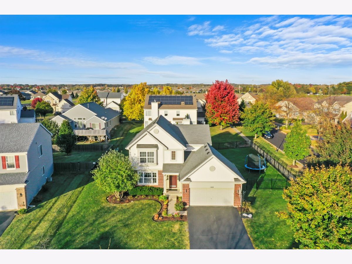 Townhomes & Condos & Homes Sold Cambridge Lakes Pingree Grove Illinois, 1024 Birchwood