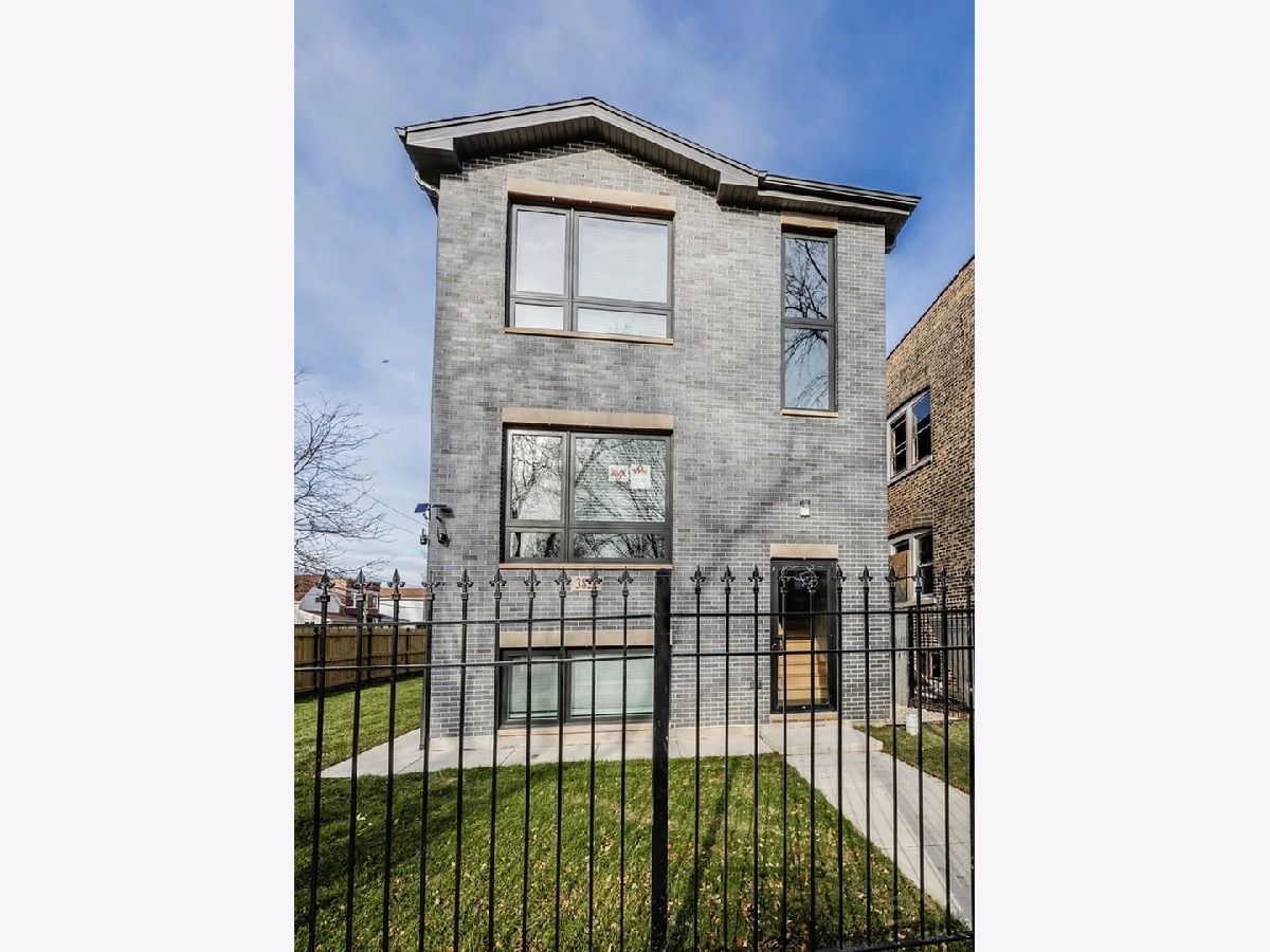 Rented Chicago Illinois, 3822 Huron