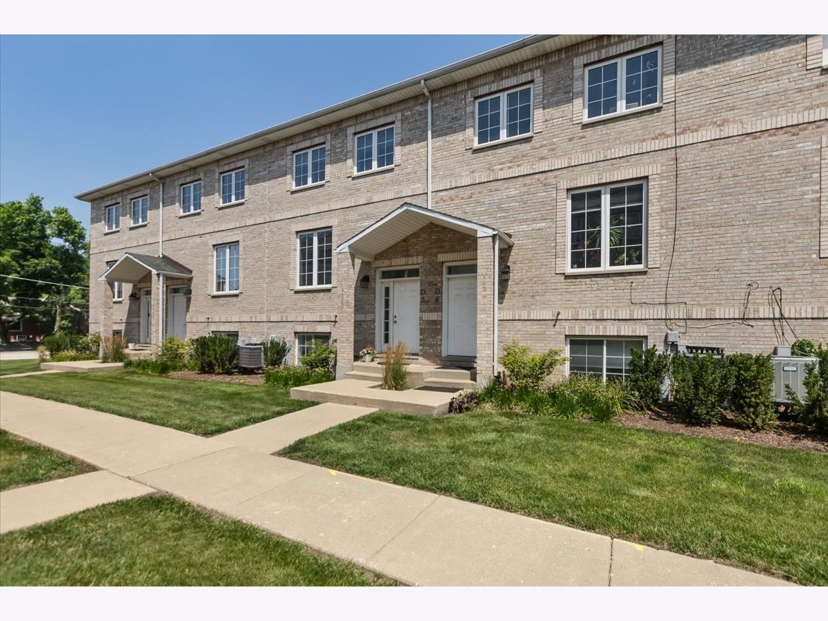 For Sale Des Plaines Illinois, 183 East River Road