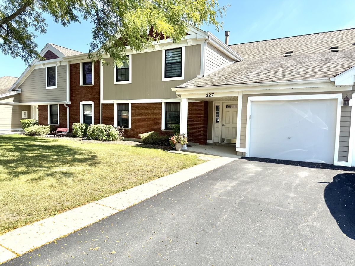 Condos & Townhomes For Sale Lexington Green Schaumburg Illinois, 327 Wildberry Court