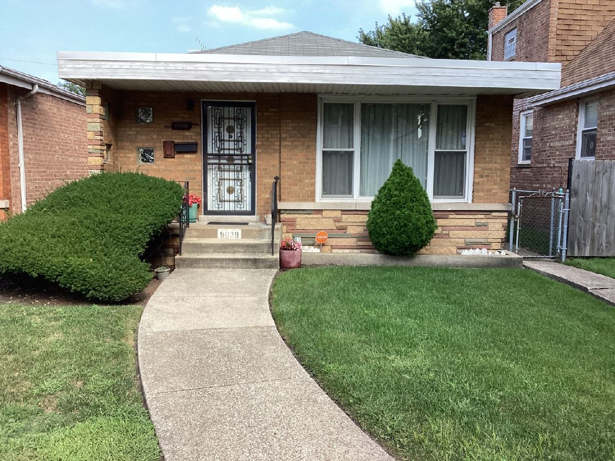 Homes For Sale Pill Hill Valley Chicago Illinois, 9039 Jeffery Boulevard