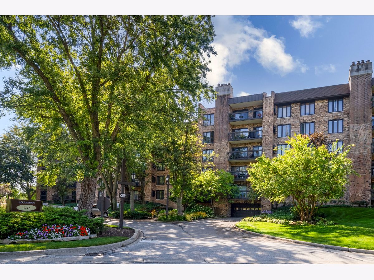 Condos & Townhomes & Homes For Sale Mission Hills Northbrook Illinois, 3741 Mission Hills Road