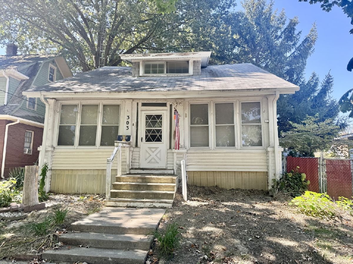  For Sale Clinton Illinois, 303 Elm Street
