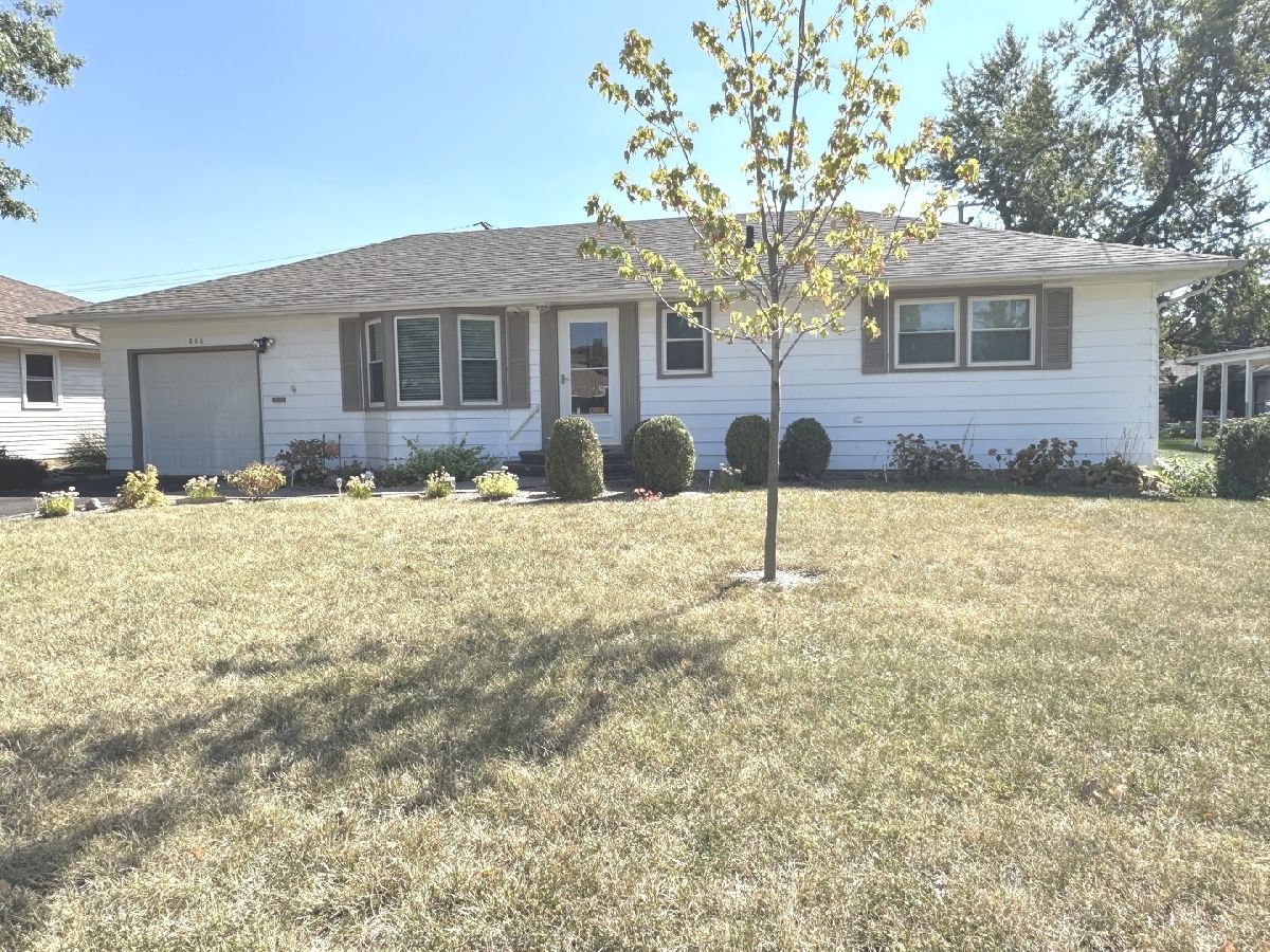 Homes For Sale Knollwood Kankakee Illinois, 1088 Walnut Street