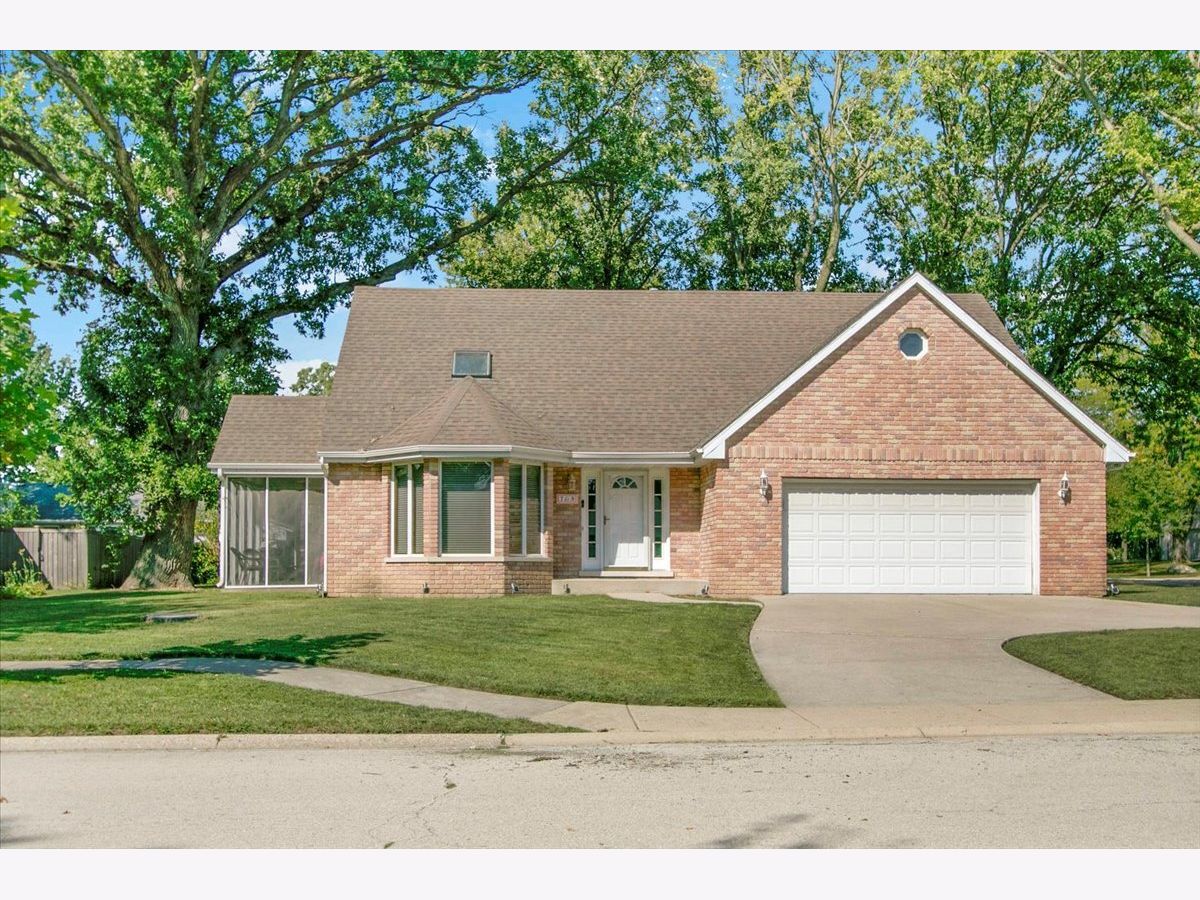 Sold Minooka Illinois, 709 Hiawatha
