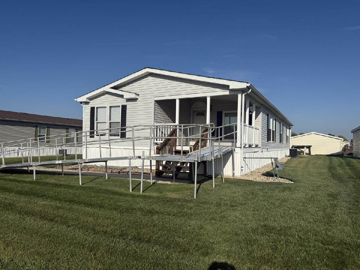  For Sale Beecher Illinois, 17 Bobwhite Lane