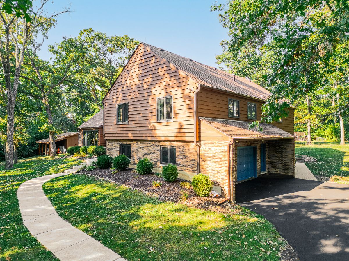 Homes For Sale Woodland Springs Woodstock Illinois, 1313 Chatham Lane