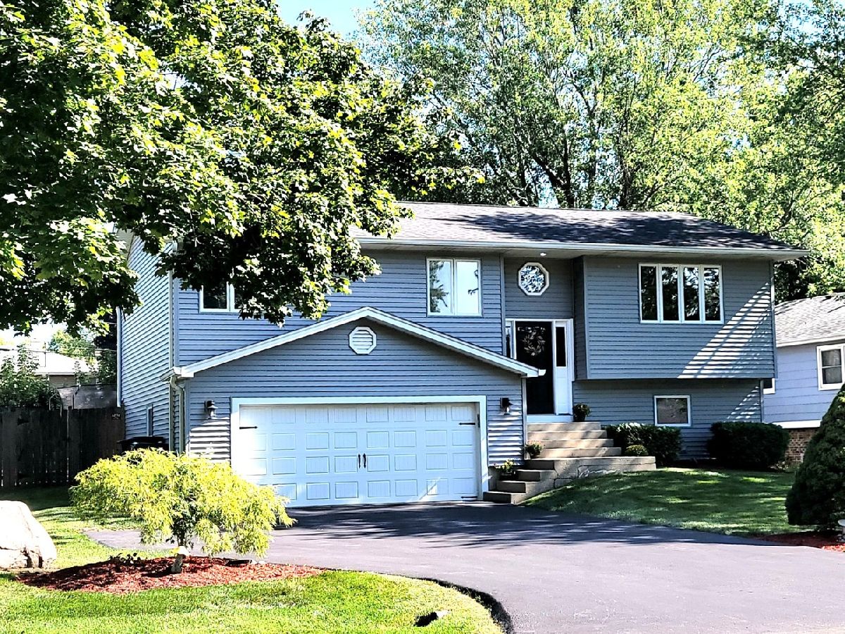  For Sale Lindenhurst Illinois, 205 Countryside Lane