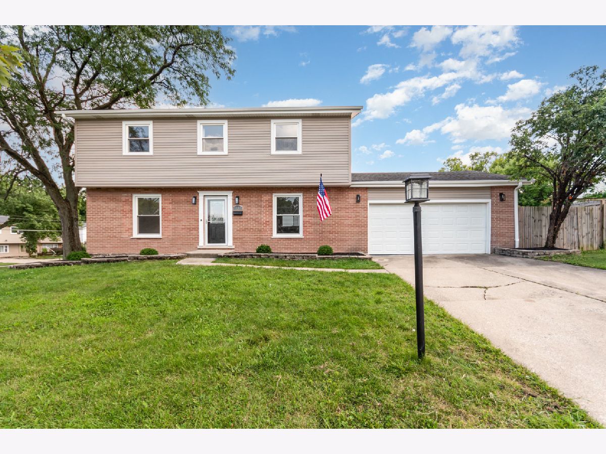  For Sale Hickory Hills Illinois, 9101 Sycamore Drive
