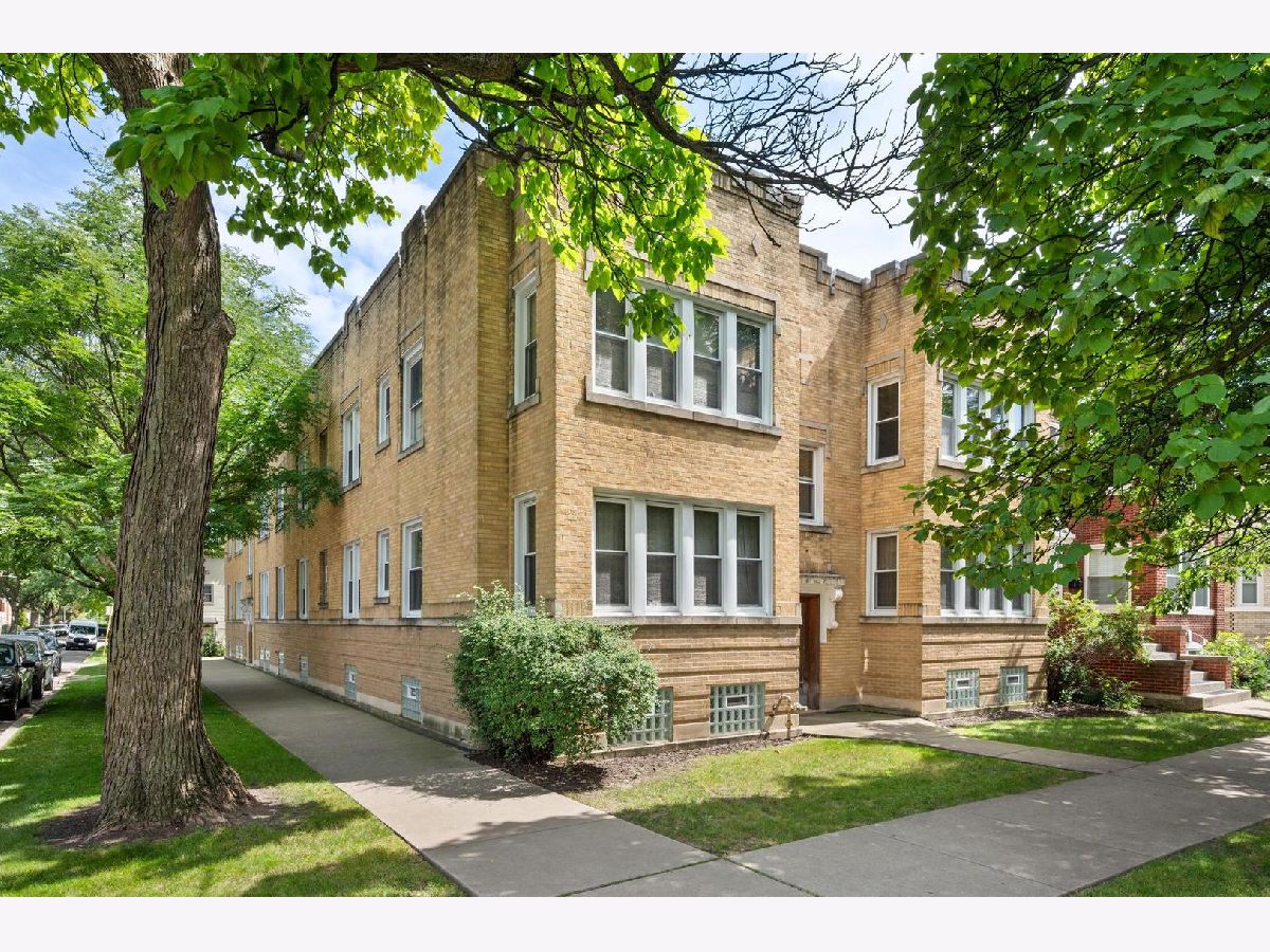 Rented Chicago Illinois, 3725 Cornelia