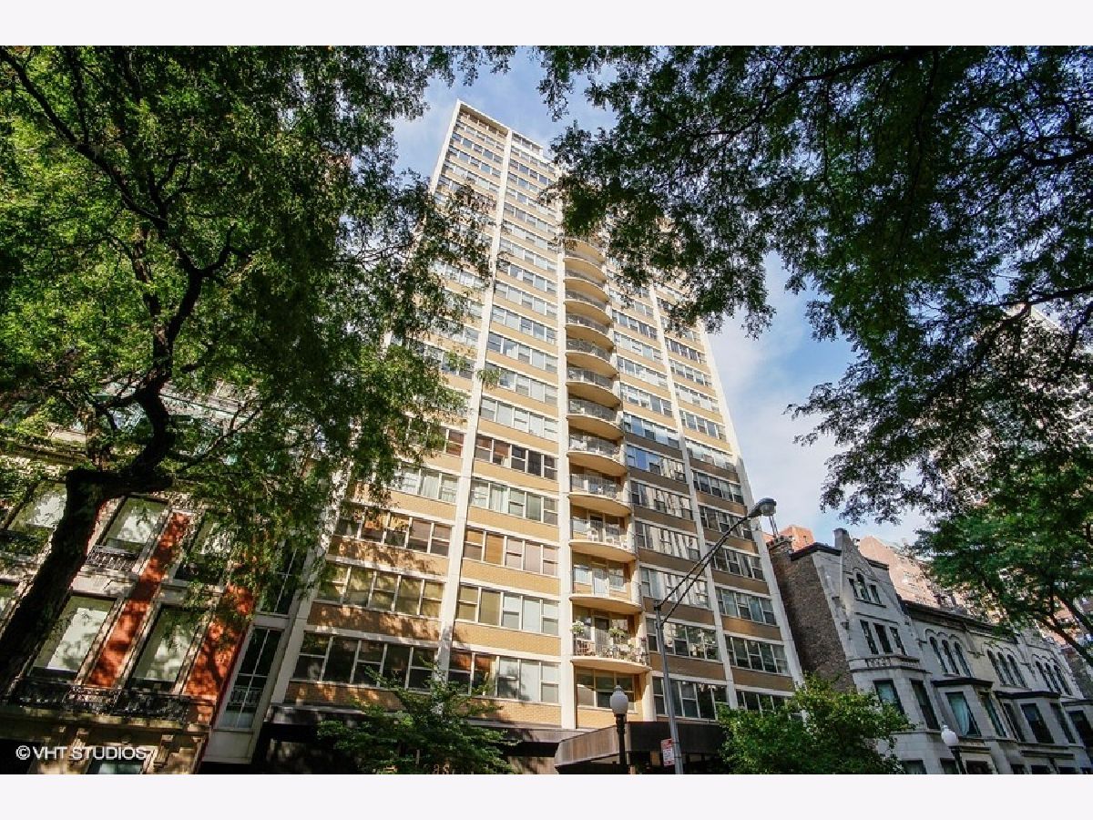 Condominiums For Rent Gold Coast Galleria Chicago Illinois, 40 Cedar
