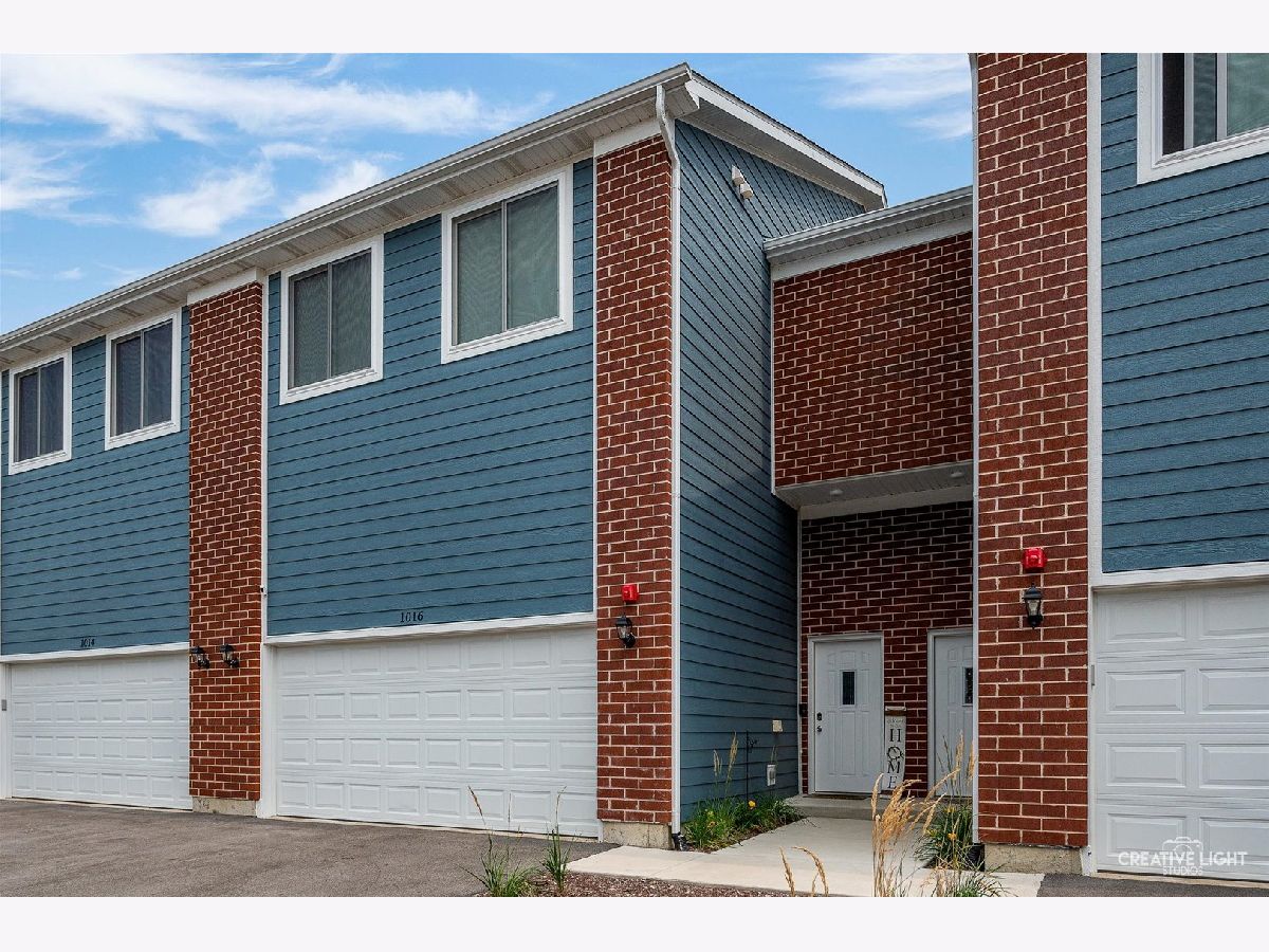 Condos & Townhomes For Sale Townes Of Kendall Market Place Yorkville Illinois, 1016 Gillespie Lane