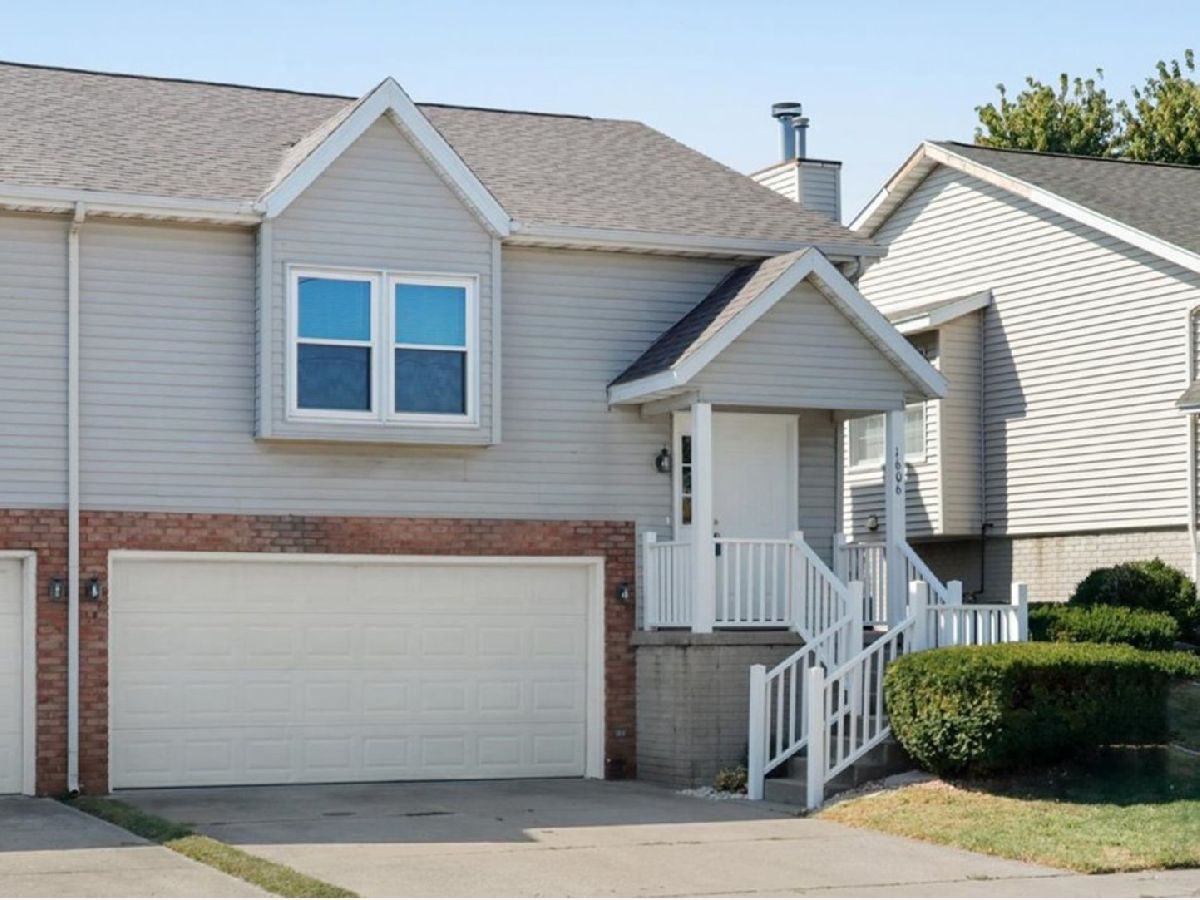 Homes & Condos & Townhomes Sold Park Place Bloomington Illinois, 1606 Cottage