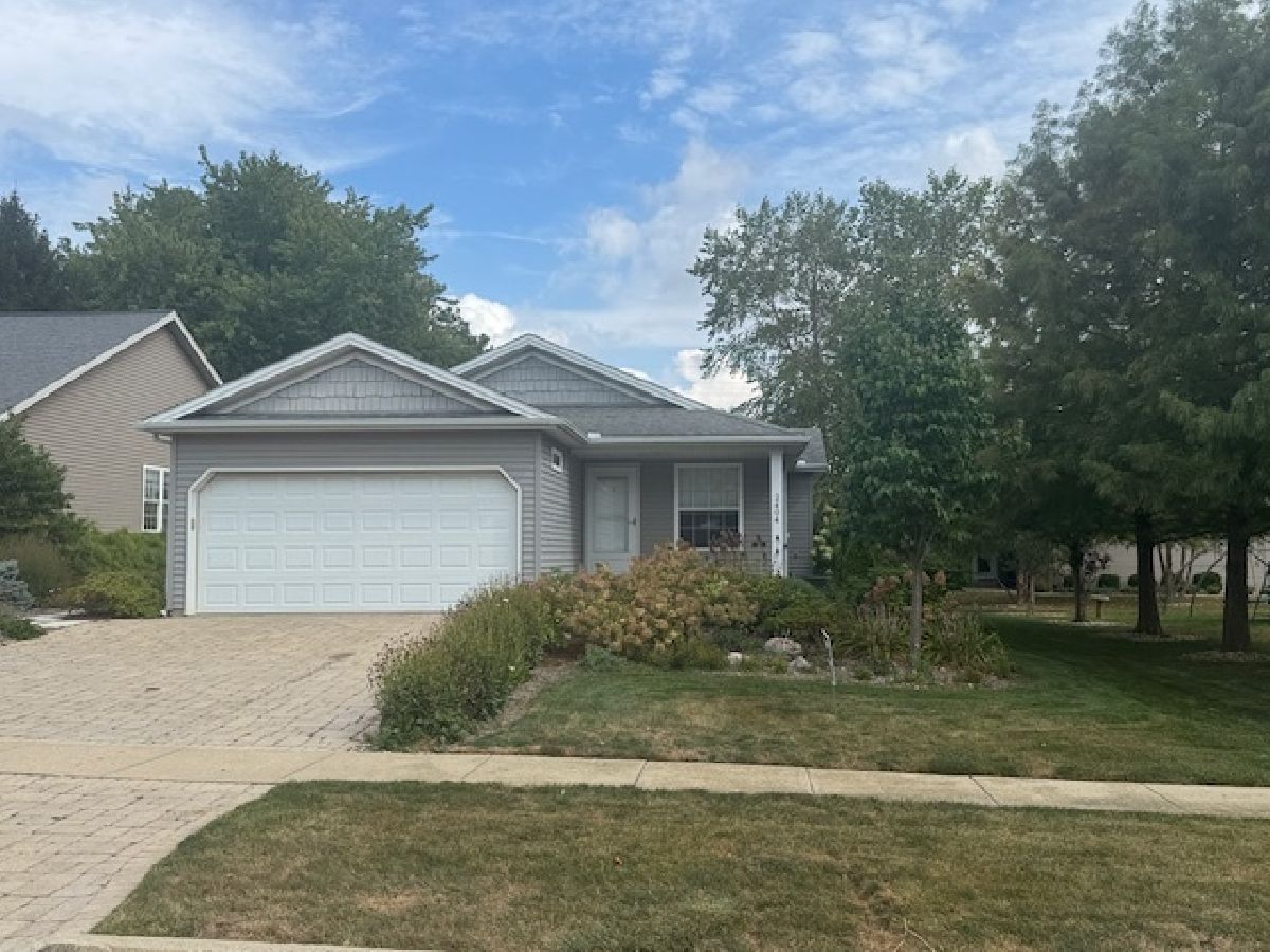 Homes & Condos & Townhomes For Sale Wittenberg Woods Bloomington Illinois, 2404 Treeline Drive