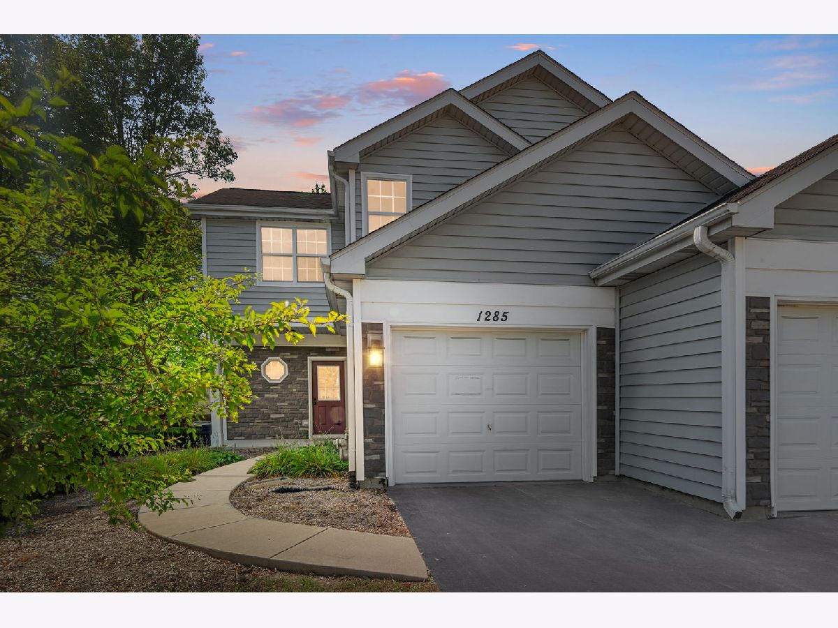 Townhomes & Condos For Sale Wellington Court Schaumburg Illinois, 1285 Cranbrook Drive