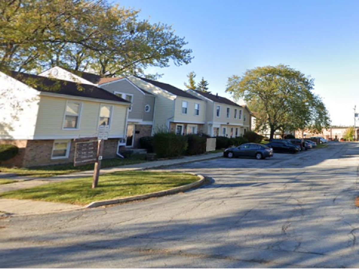  For Sale Country Club Hills Illinois, 1135 Williamsburg Road