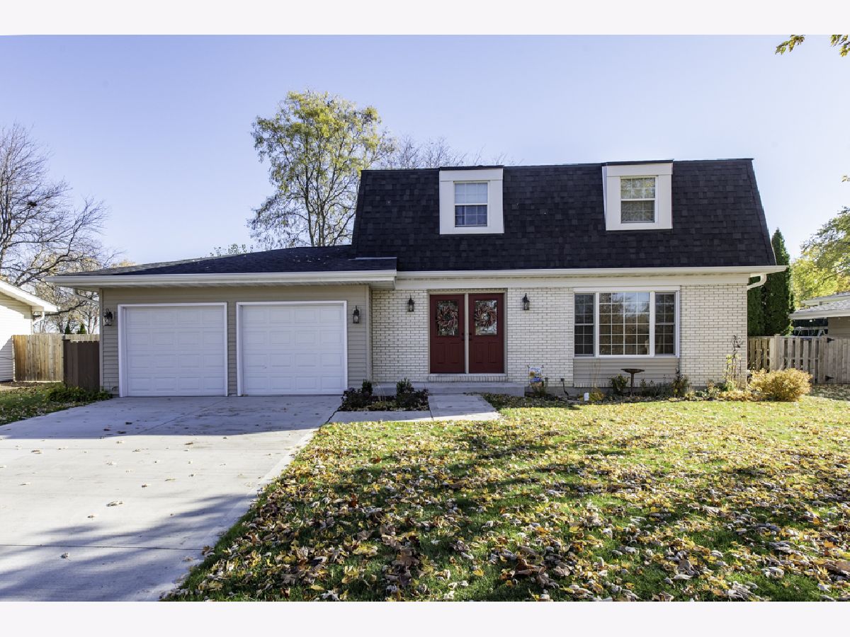 Homes For Sale Seven Hills Lindenhurst Illinois, 419 Northgate