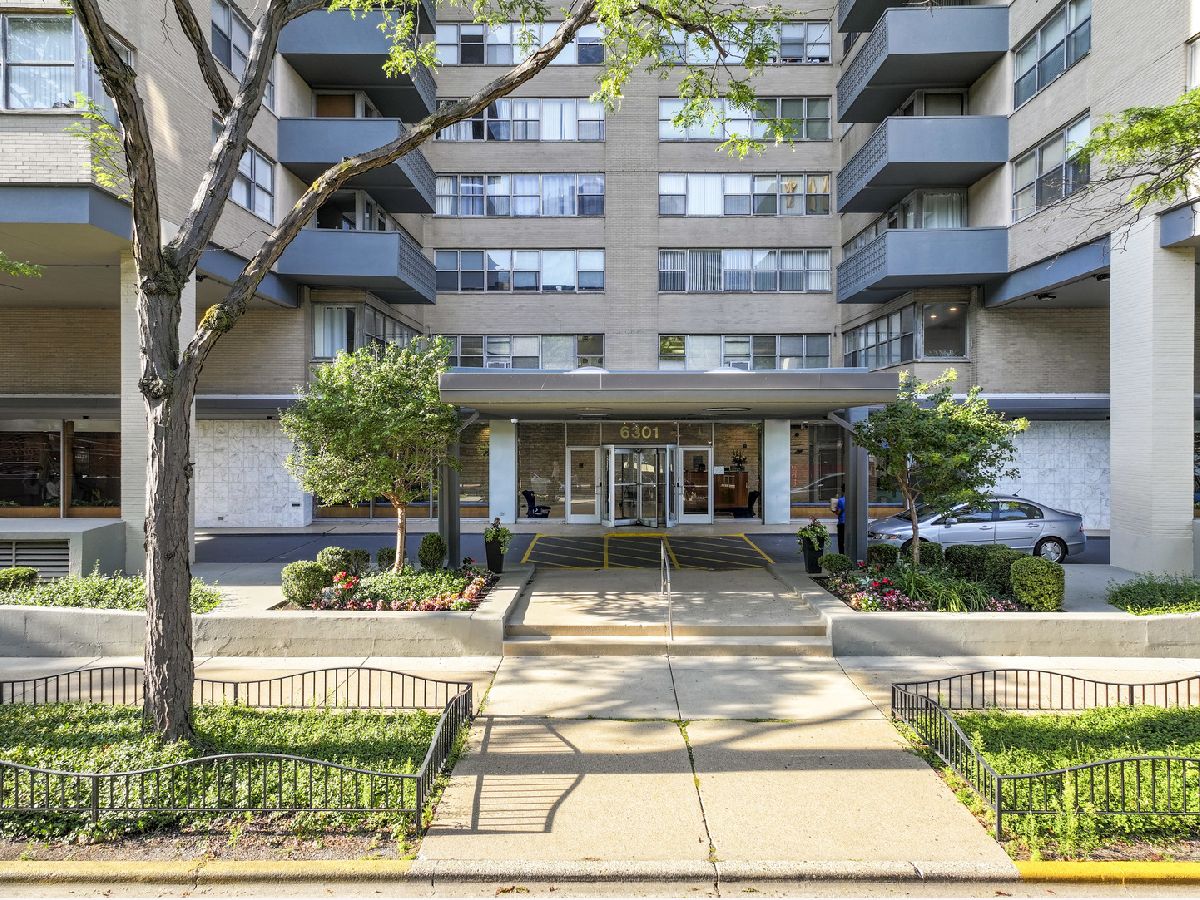  For Sale Chicago Illinois, 6301 Sheridan Road