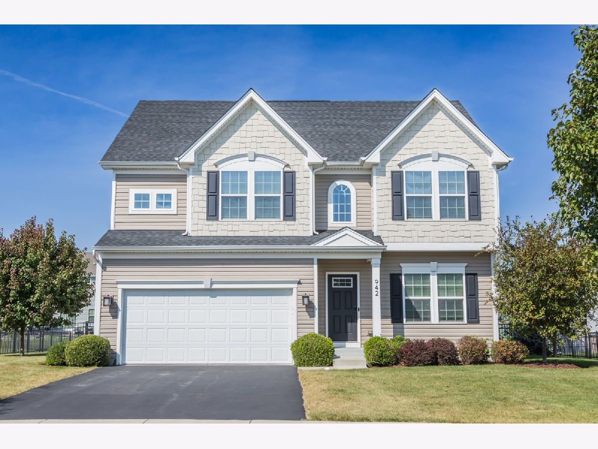 Rented Gilberts Illinois, 942 Sunburst