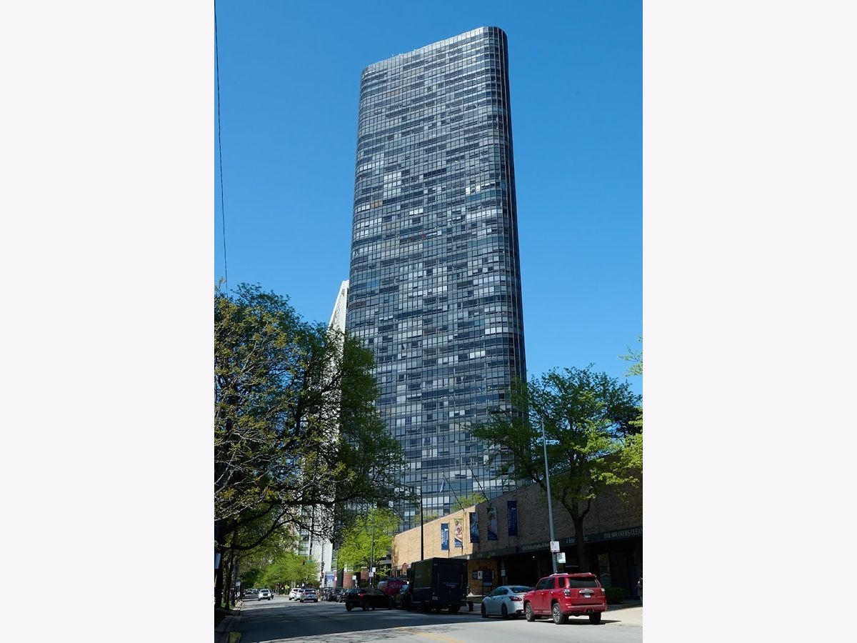  For Sale Chicago Illinois, 5415 Sheridan Road