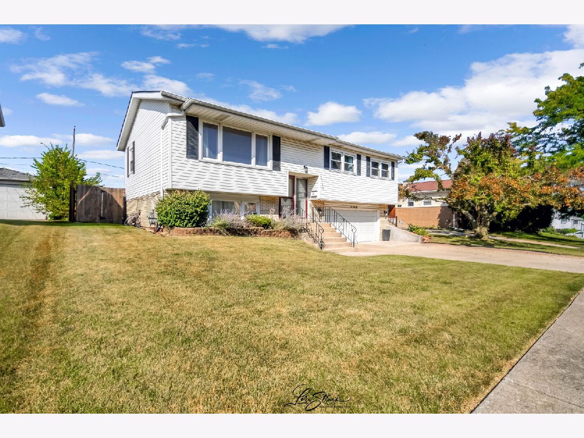  For Sale Hickory Hills Illinois, 8948 Barberry Lane