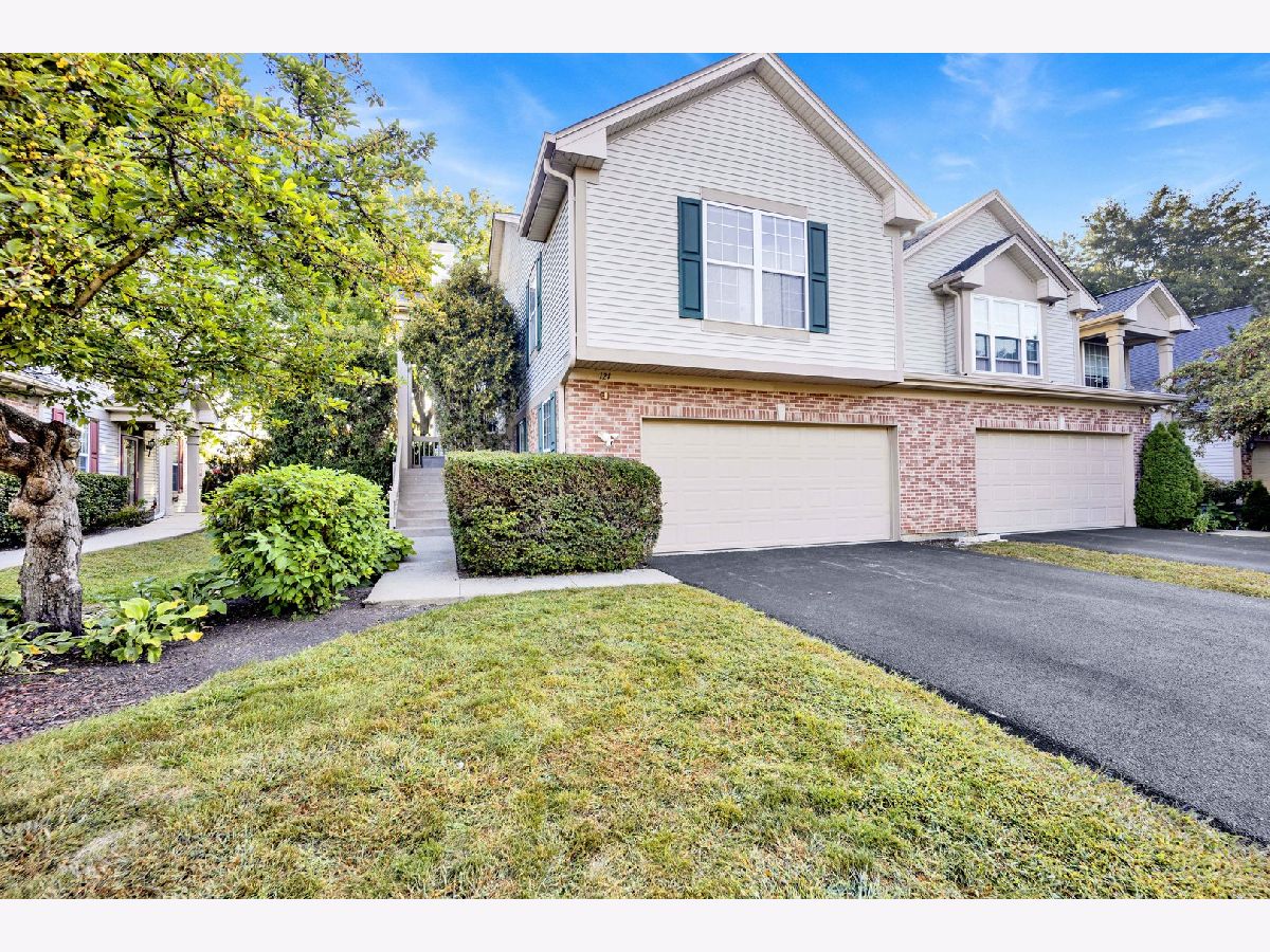  For Sale Wheeling Illinois, 121 Commons Court