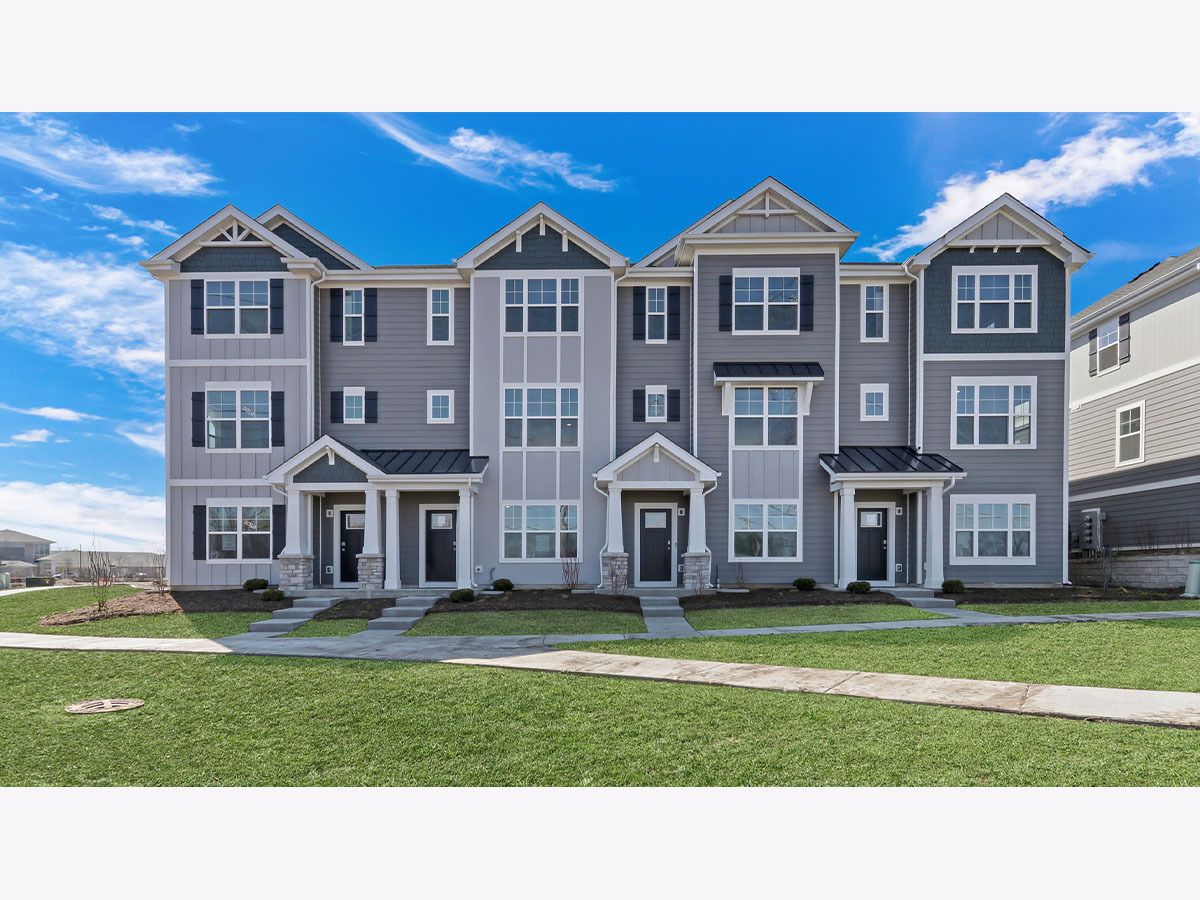 Condos & Townhomes For Sale The Townes At Oak Creek Mundelein Illinois, 2149 Yellowstone Boulevard