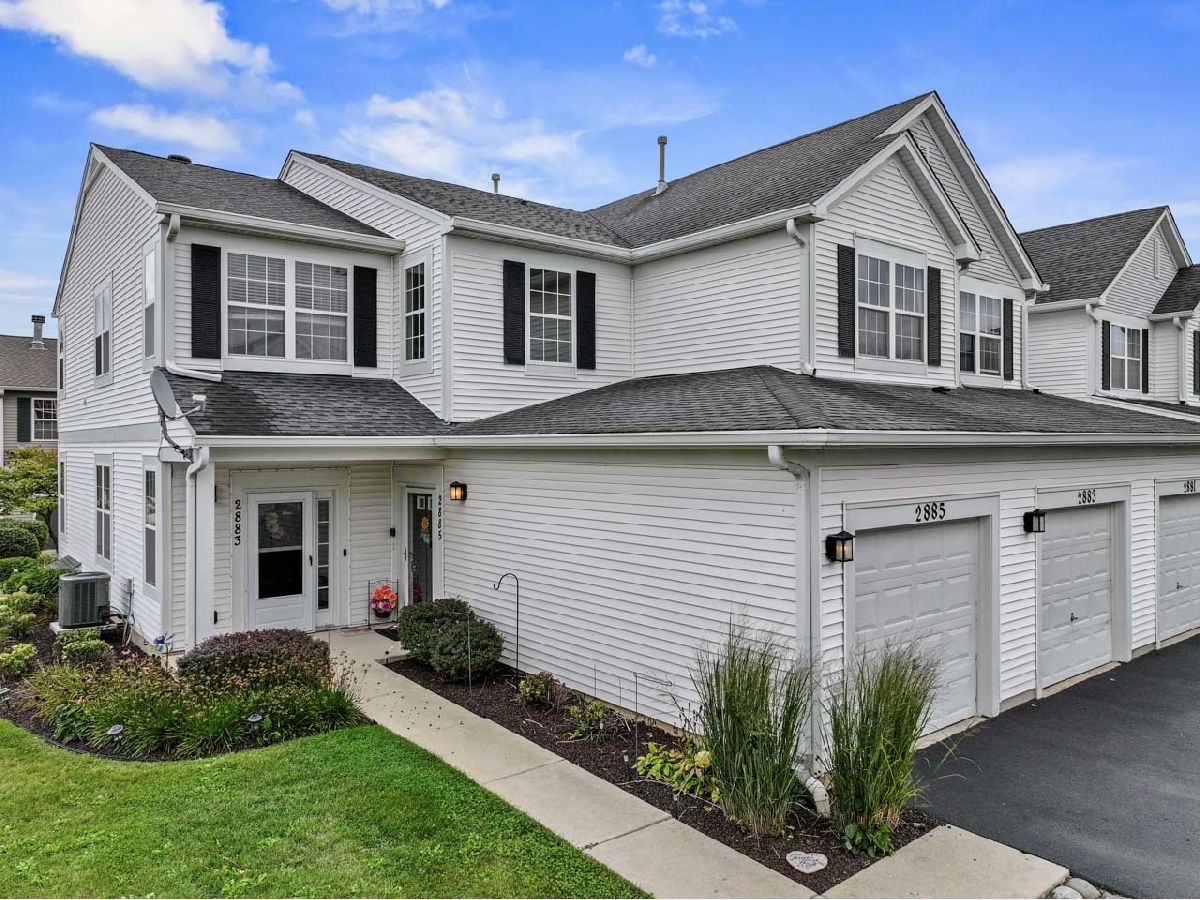  For Sale Lindenhurst Illinois, 2885 Falling Waters Drive