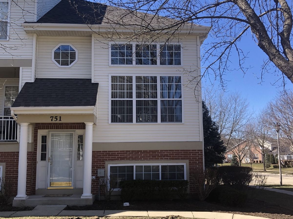 Rented St Charles Illinois, 751 Pheasant Run