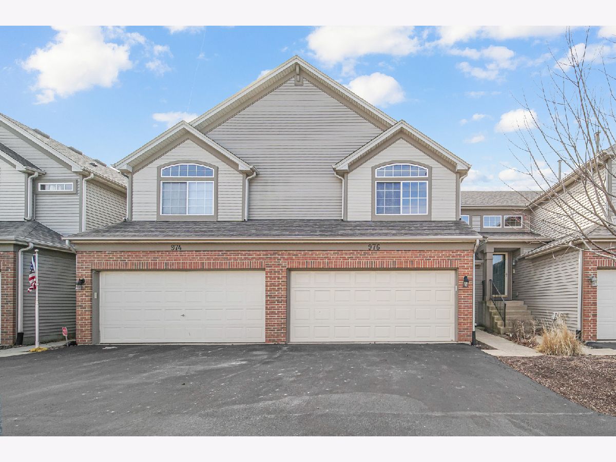Townhomes & Condos For Rent Woodlands At Oakhurst North Aurora Illinois, 976 Parkhill